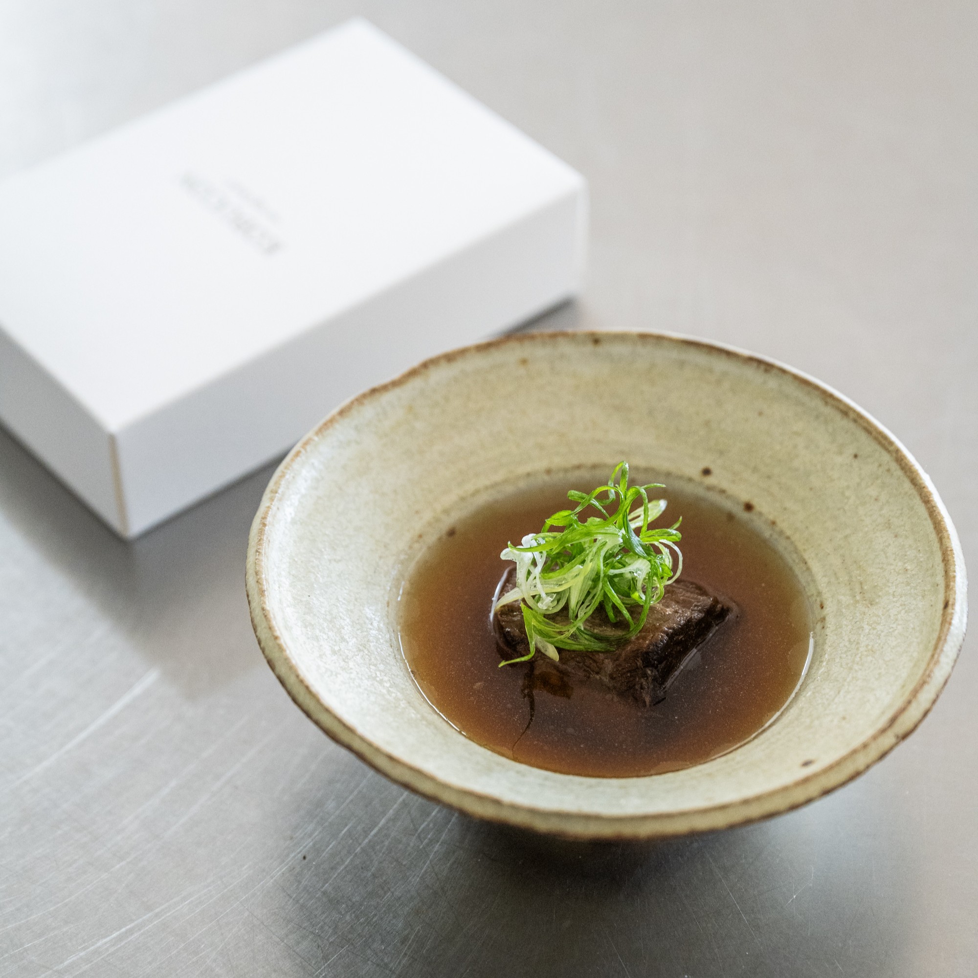 会員制ホテル料理長監修 湘南発クラフトフードブランド ちがさき牛・昆布出汁・コンソメの贅沢スープ 3個セット（140g×3／計420g） KOBUCON -original-  THE SOUP FACTORY KOBUCON